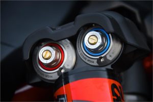 yamaha-yxz-1000r-fox-shocks-adjustment-dials